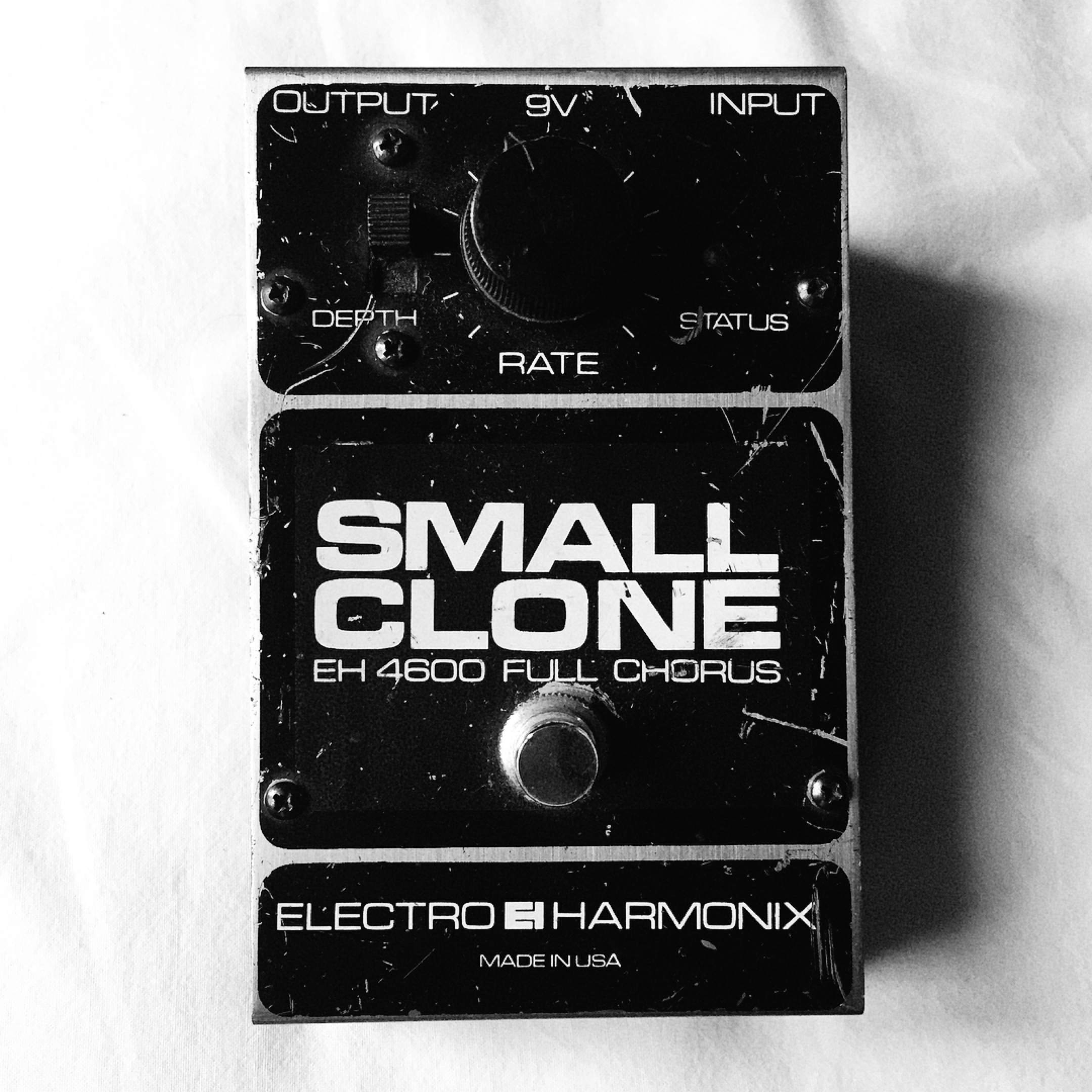 effects pedal Electro-Harmonix Small Clone.